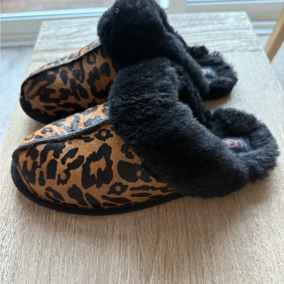 UGG Panther Print Scuffette Slippers - Picture 3 of 5